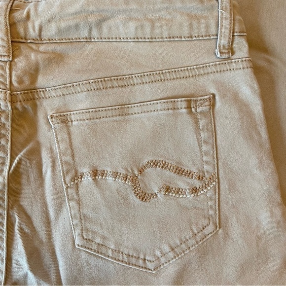 Jaclyn Smith khaki 5 pocket skinny jeans. She knows how to make you look great. - Picture 3 of 5